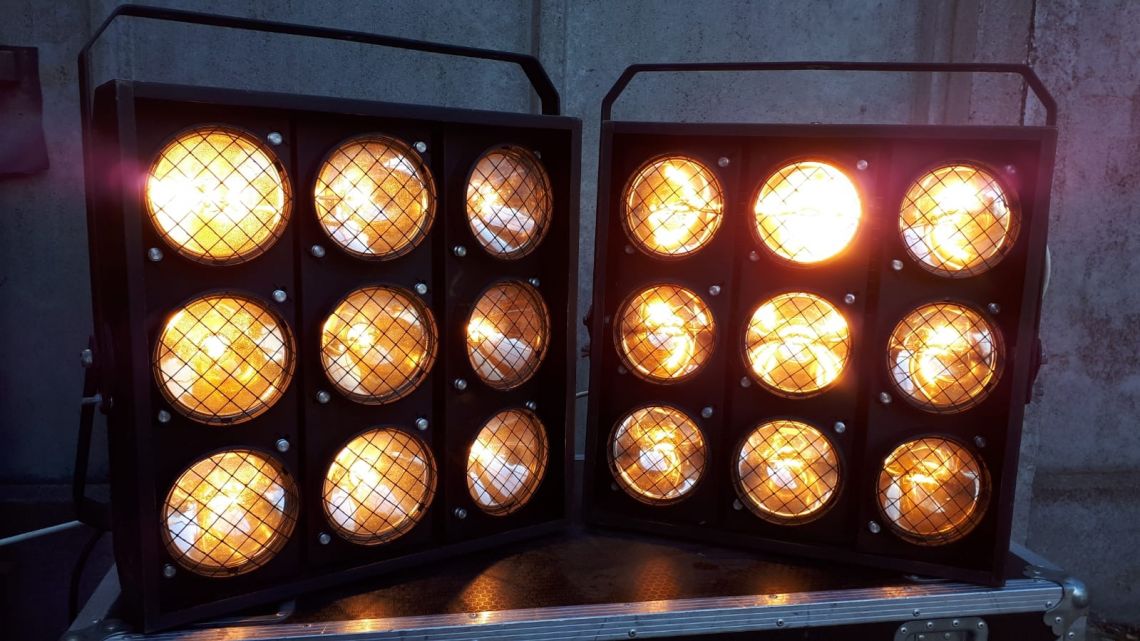 9 lamp stage Blinder 4050W